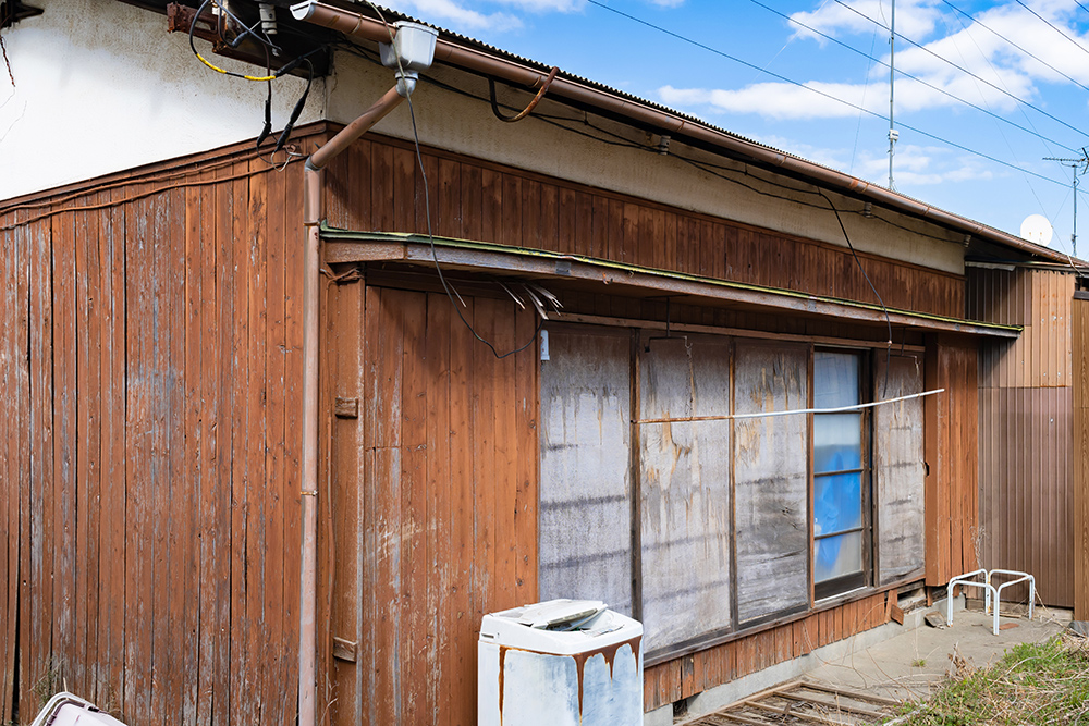 再建築不可の古い平屋も高額売却？藤枝市で建て替えできない土地を買取した驚きの解決事例